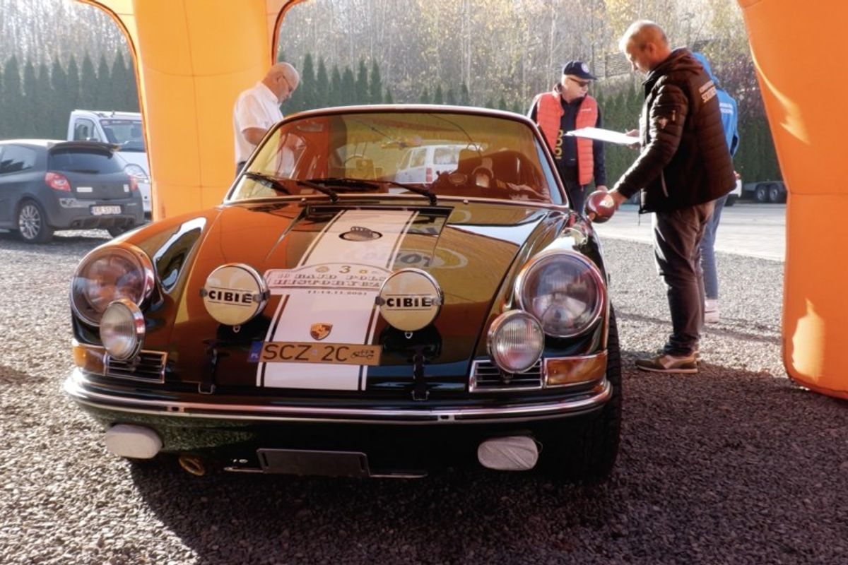 Porsche 911 Monte of Marcin & Mateusz Stryczak leads on Rally Poland Historic