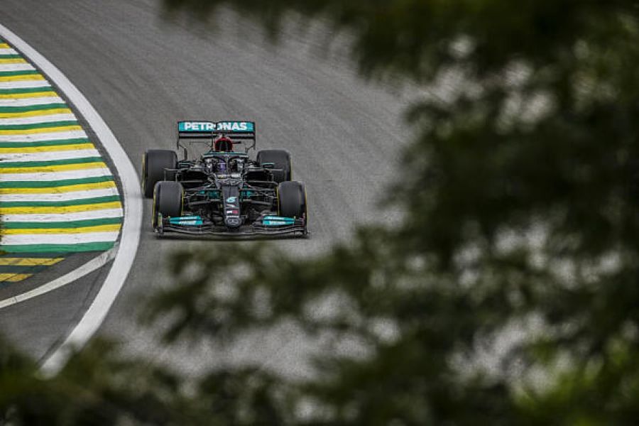 Hamilton qualifies first at Interlagos