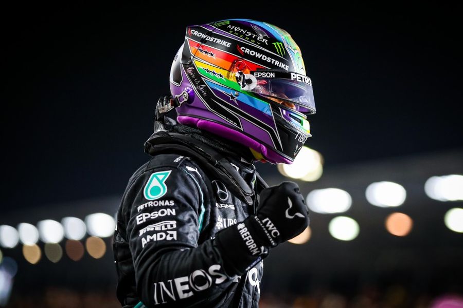 Hamilton takes Qatar Grand Prix pole