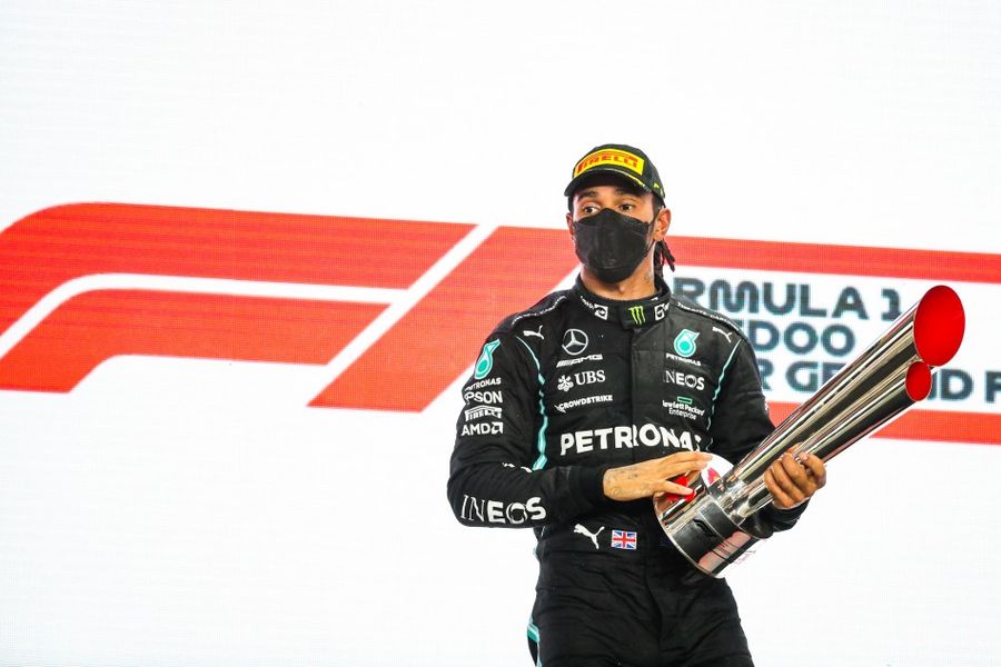 Hamilton wins in Qatar ahead of Verstappen and Alonso
