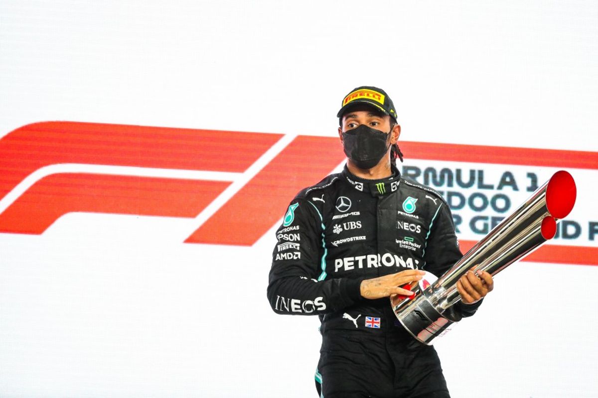Hamilton wins in Qatar ahead of Verstappen and Alonso