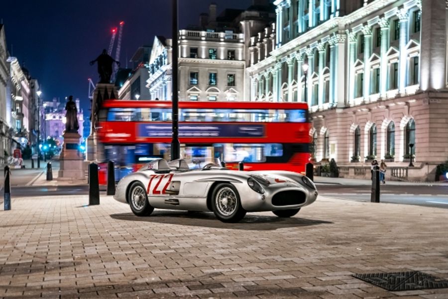 Mercedes-Benz 300 SLR “722” in a London tribute to Sir Stirling Moss