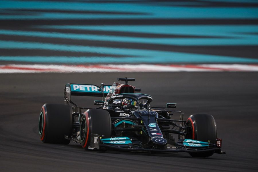 Hamilton tops Abu Dhabi Grand Prix FP2