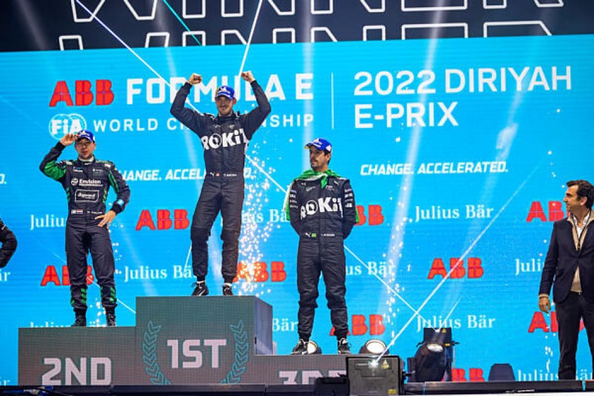 Edoardo Mortara charges to the top of Formula E title table