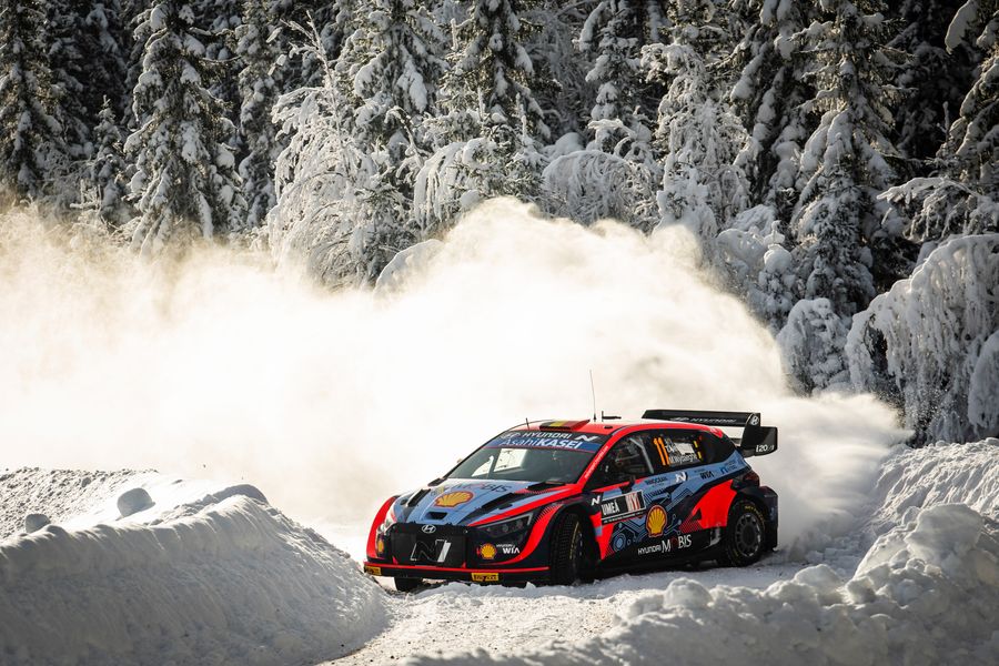 Neuville seizes lead Friday on Rally Sweden