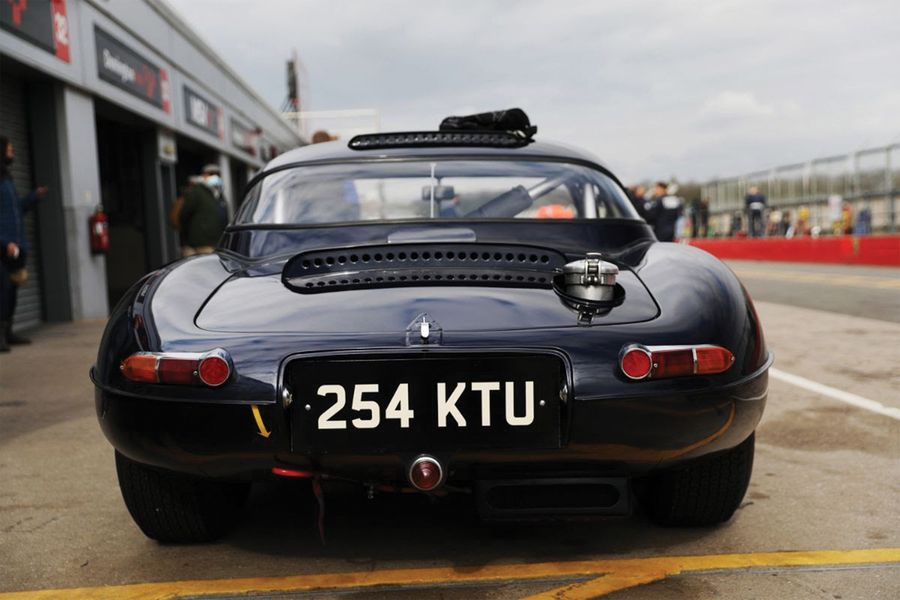 Race in the Spotlight: Jaguar Classic Challenge