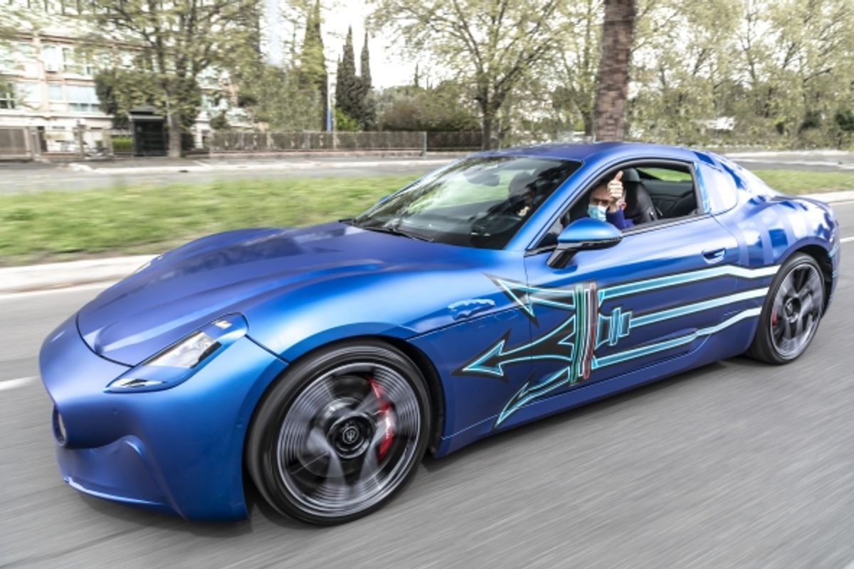 Prototype Maserati GranTurismo Folgore takes to the streets of Rome