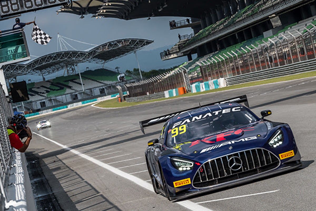 Ibrahim & Foster victorious in GT World Challenge Asia Race 1