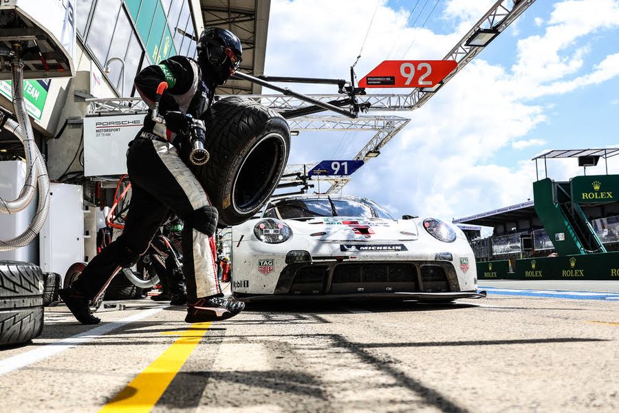 Three Porsche 911 qualify for the Hyperpole at Le Mans