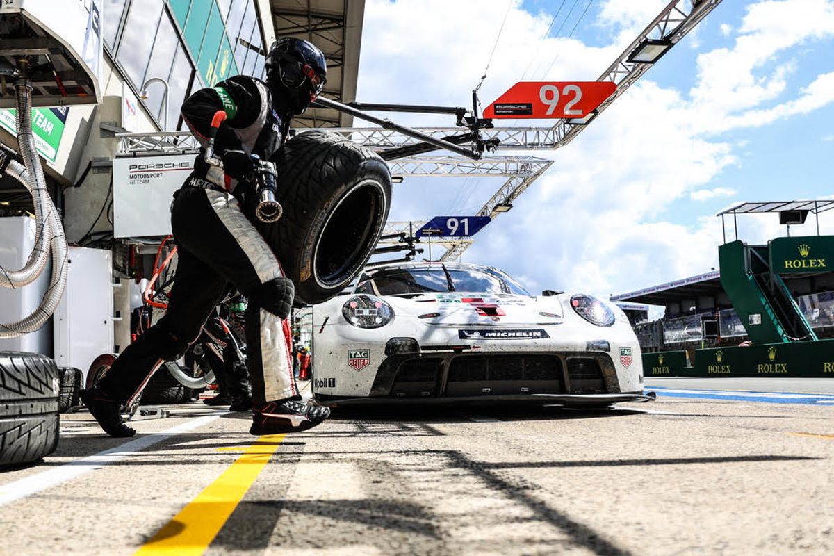 Three Porsche 911 qualify for the Hyperpole at Le Mans