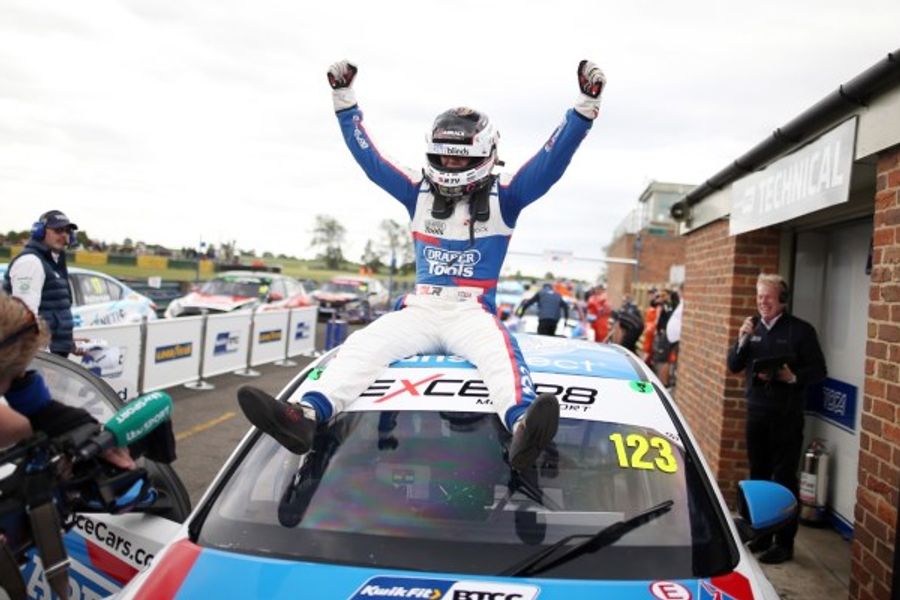 BTCC: Loyd doubles up at Croft