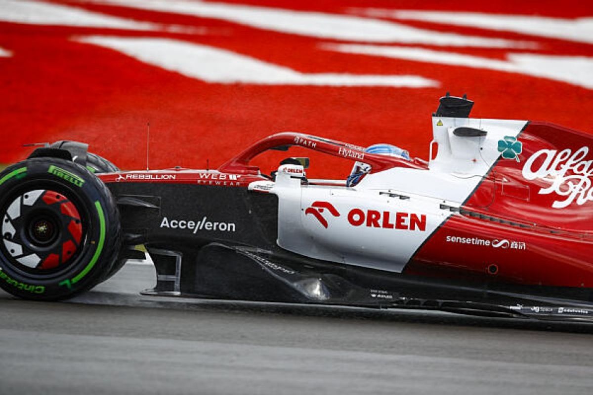Bottas quickest in wet British GP opening practice