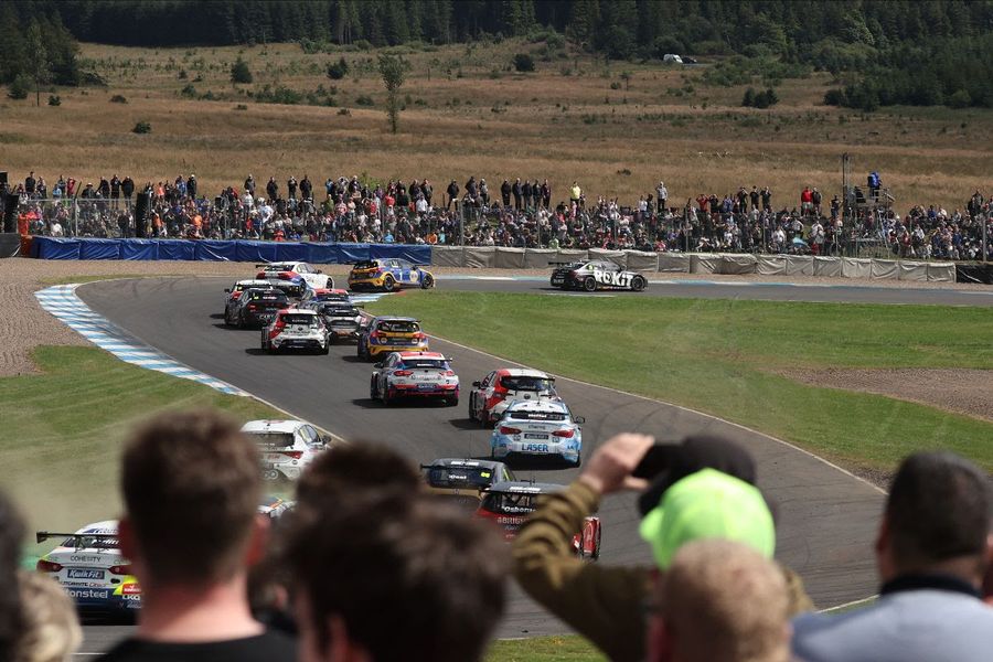 BTCC speeds into sunny Snetterton this weekend
