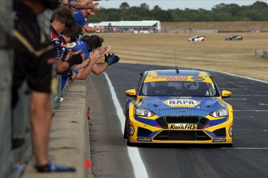 Sutton scores win in Snetterton finale as BTCC season hots up 
