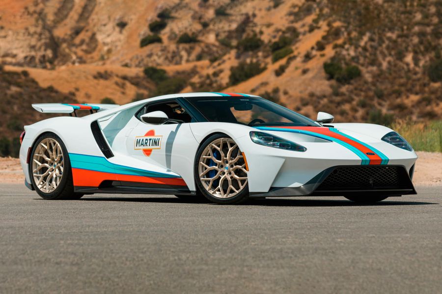 2017 FORD GT Twin-Turbo 3.5L @ Mecum Monterey Auction; 1,227 Miles 