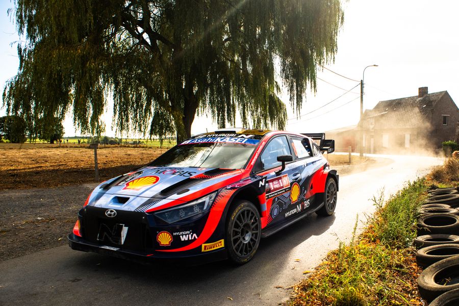 Neuville crash hands Tänak Ypres Rally Belgium lead