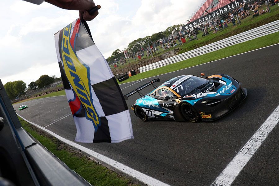 Enduro profits from Abba’s late drama, while Topham and Turner sprint to GT4 victory at Brands Hatch