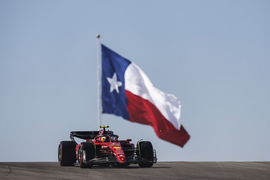 Sainz takes USGP pole