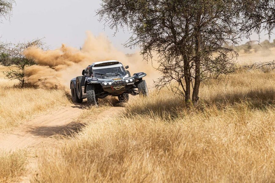 Africa Eco Race finishes at Lac Rose in Dakar
