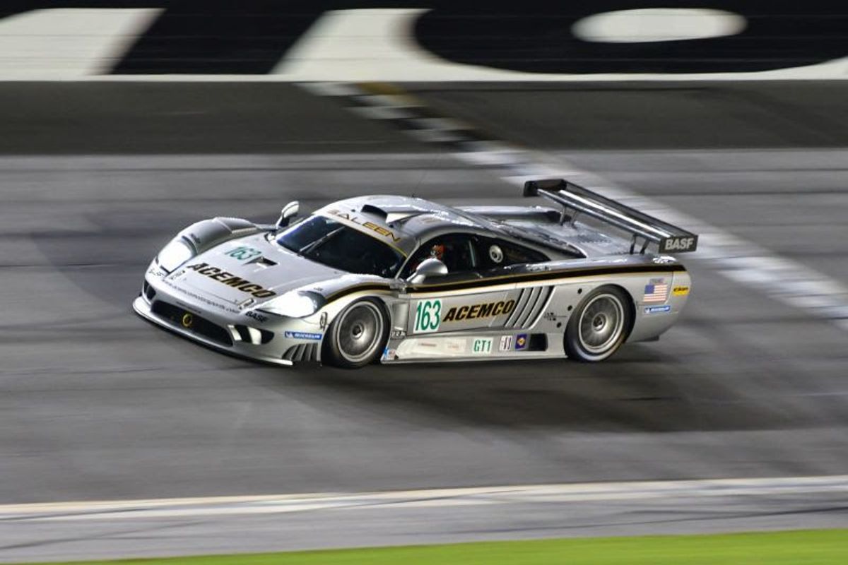 Competitive and Dramatic Classic 24 Hour Race at Daytona