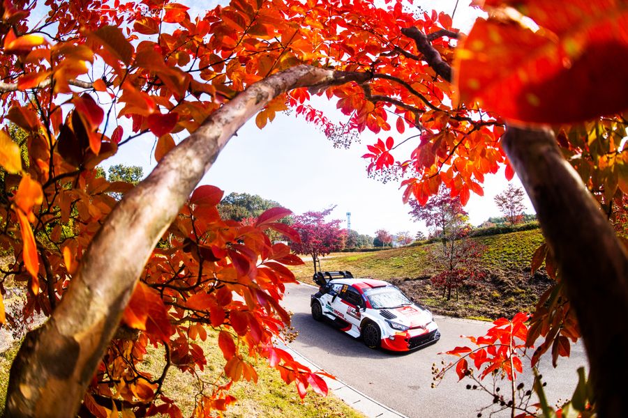 Evans leads Neuville by 3.0sec Friday on Rally Japan