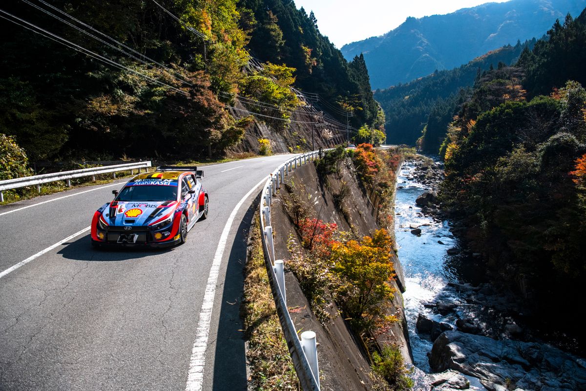   Neuville takes over from Evans to lead Rally Japan on Saturday
