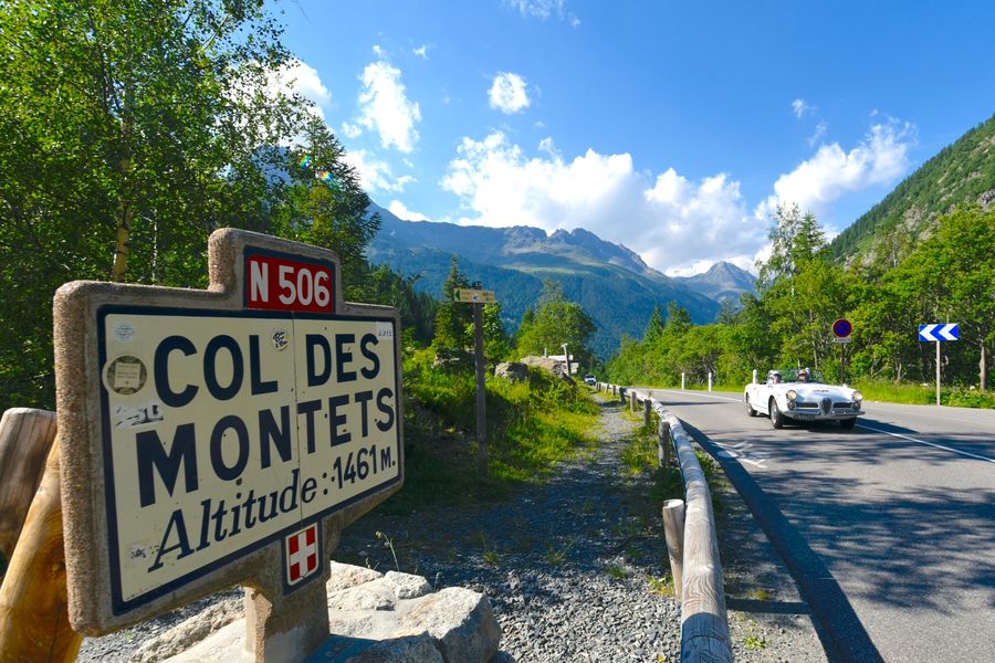  Experience a superb road trip on the  Driver's Rally Reims-Chamonix