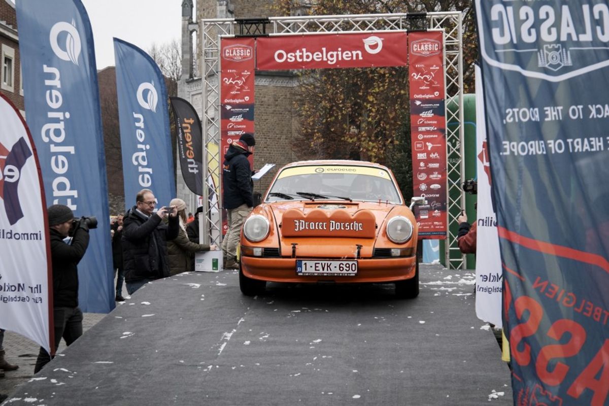 Porsche 911 of Yves Deflandre & Jennifer Hugo leads Ostbelgien Classic