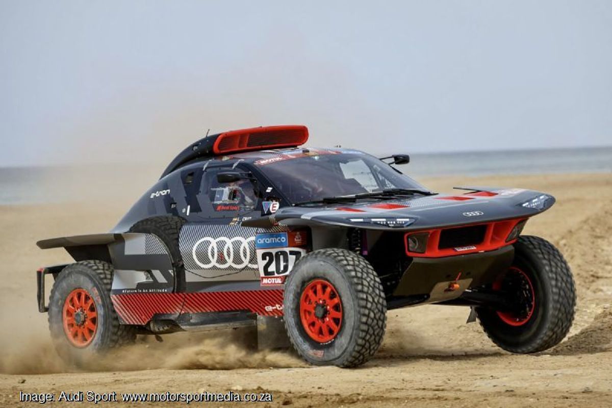 Sainz wins cars, Brabec in bikes on opening stage of Dakar