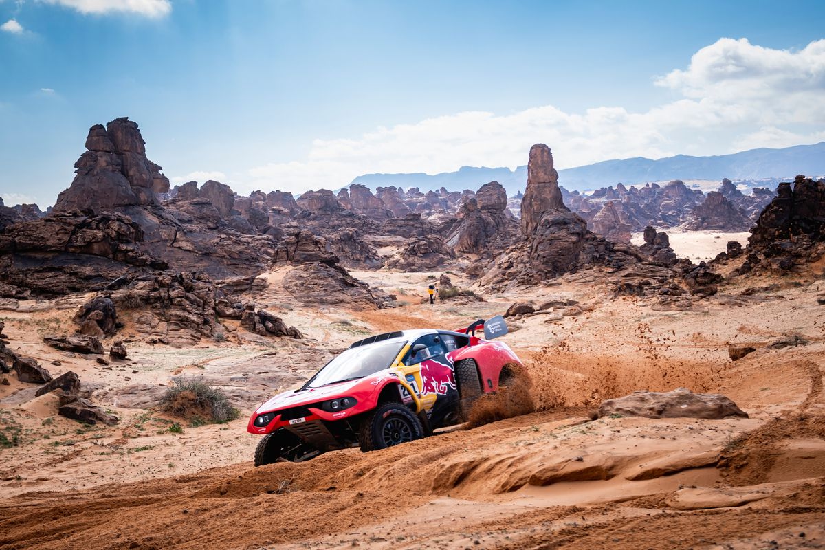 Loeb edges out legend Peterhansel in thrilling Dakar Stage Four duel