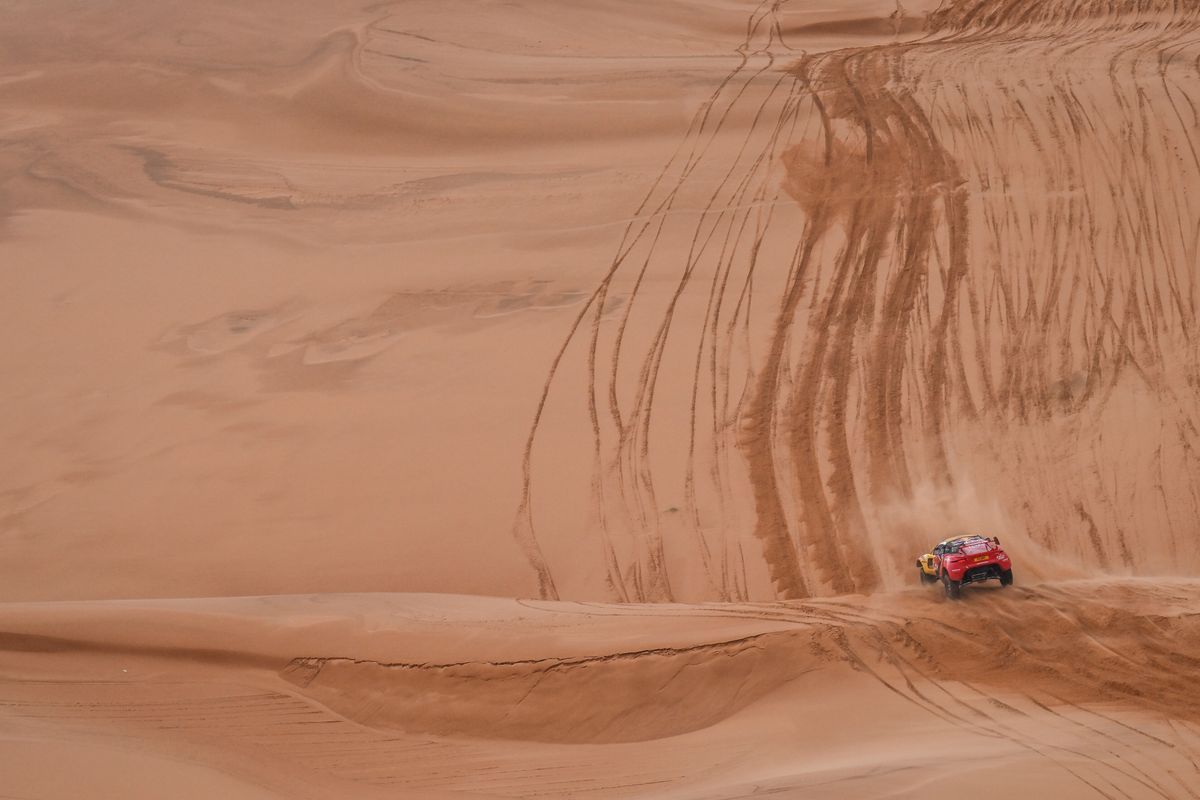 Nasser Al-Attiyah leads: Loeb, Moraes, Price, shine on Dakar Stage 9