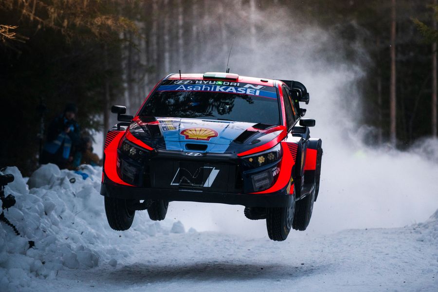Craig Breen heads Ott Tänak on Rally Sweden 