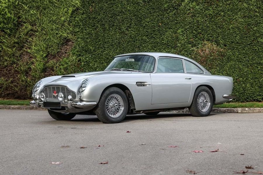 Aston Martin DB5 sold for £611,280 at Historics London Classic Car Show auction
