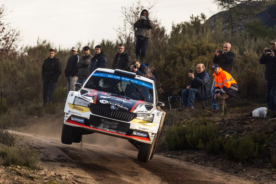 Mikko Heikkilä heads the pack with ERC rivals in hot pursuit in Portugal