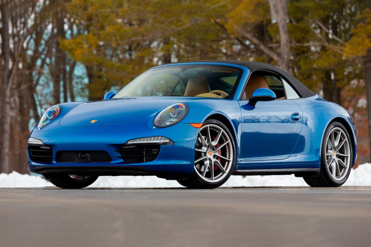 Sapphire Porsche 911 Carrera 4S Cabriolet at Mecum's Glendale auction