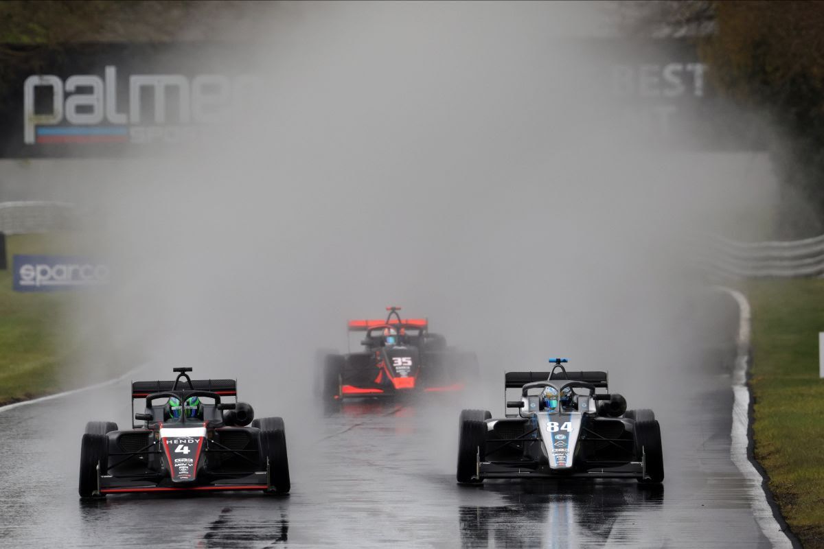 Wins for Hedley & Mavlyutov as Loake cements early GB3 championship lead