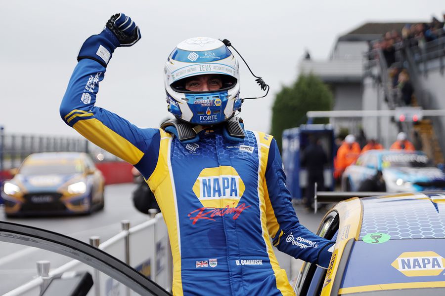 Wet and wild start to BTCC season at Donington Park
