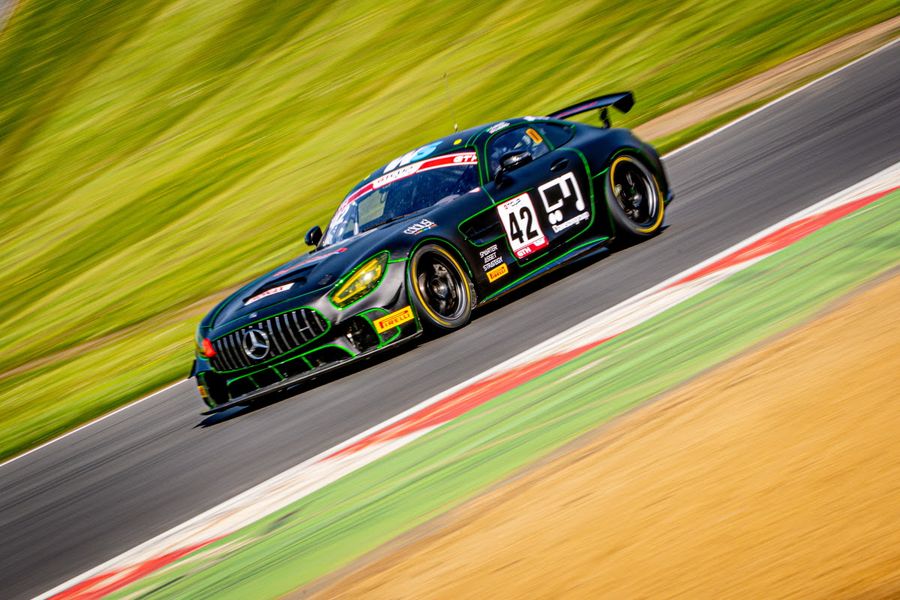 Seb Morris & Gustavo Xavier win 3 from 4 in GT Cup @ Brands GP