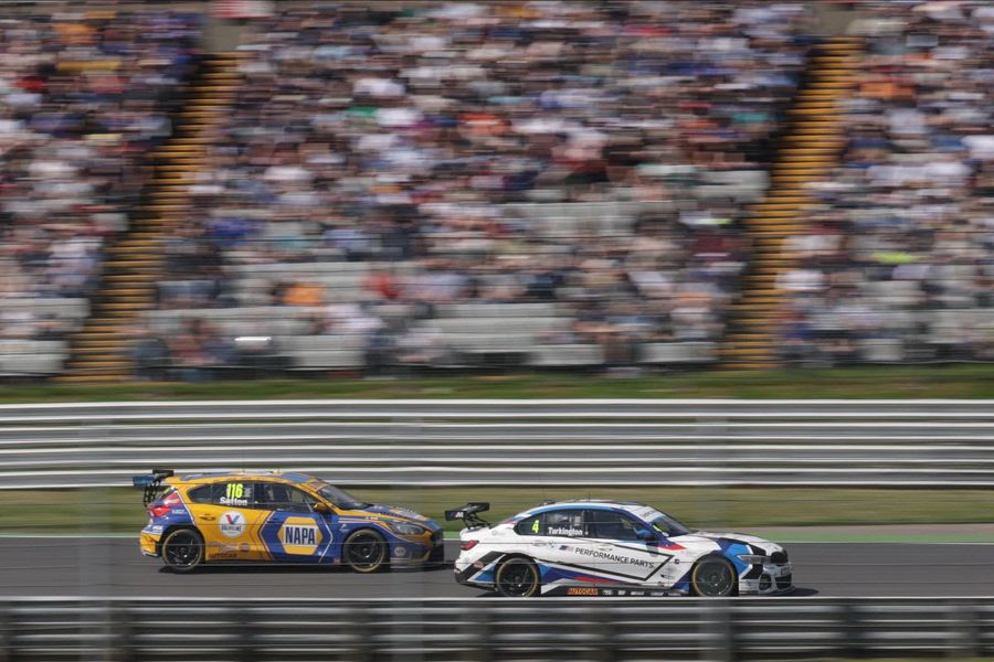 BTCC legends Sutton & Turkington share the success at Brands Hatch