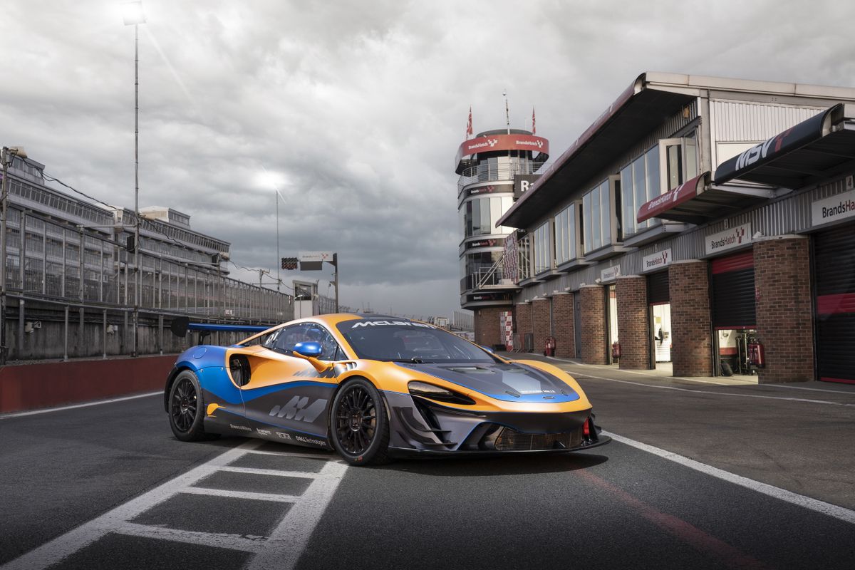 17 cars & 33 drivers enter inaugural McLaren Trophy season