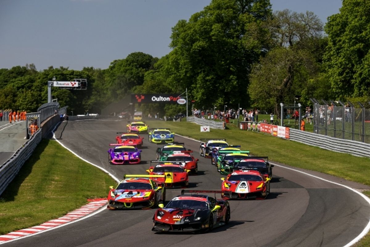 Paul Hogarth pulls off another Ferrari Challenge double @ Oulton Park