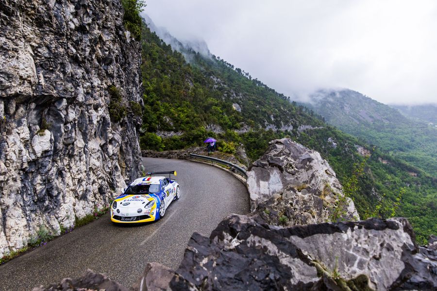 Roché wins on Alpine Elf Rally Trophy debut at Antibes, Mourgues new leader