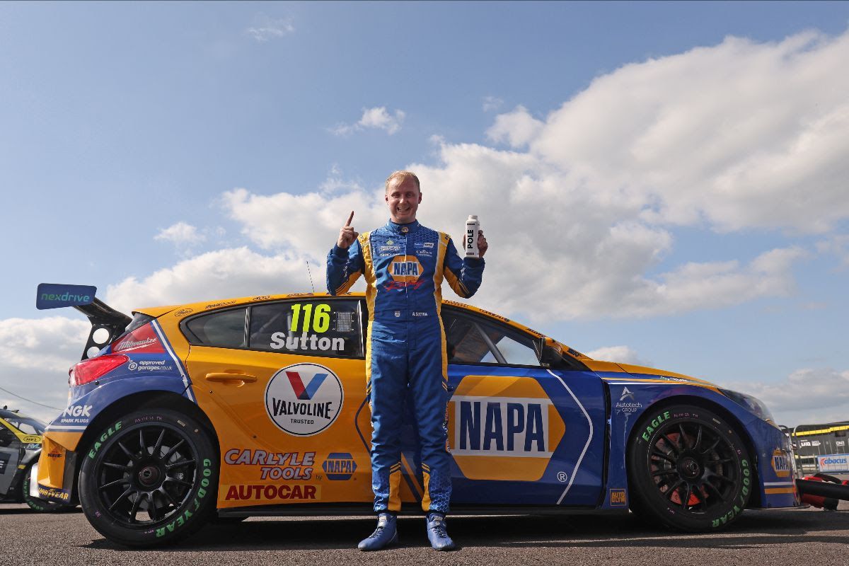 Sutton scores Thruxton BTCC pole