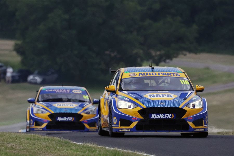 Sutton sweeps to third successive BTCC pole 