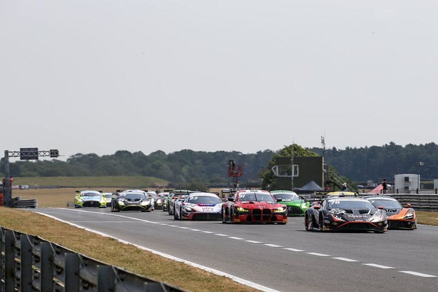 Ferguson & Marciello win British GT Race 2 after four-way final 20 minutes scrap