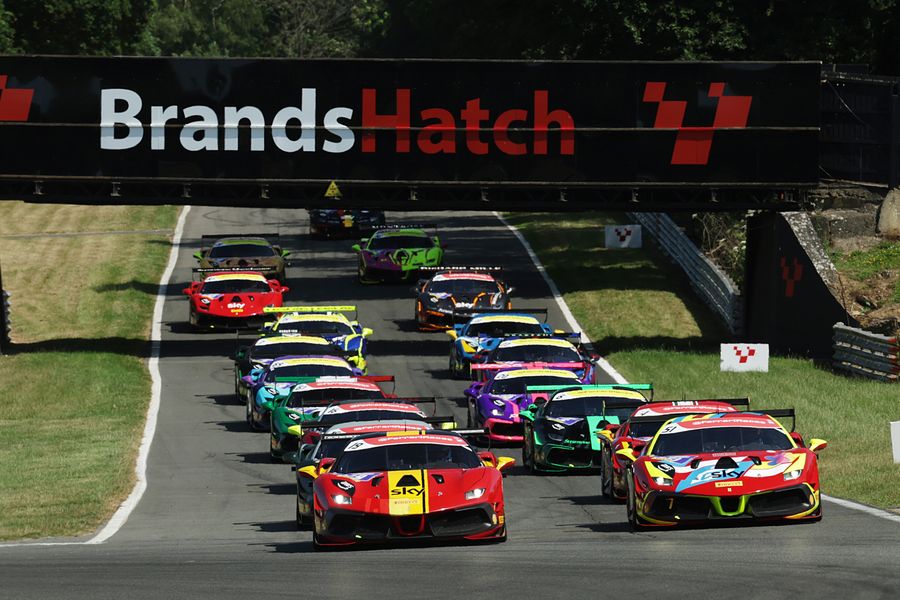 Sikkens & Hogarth win Ferrari Challenge Trofeo  Race 1 @ Brands Hatch