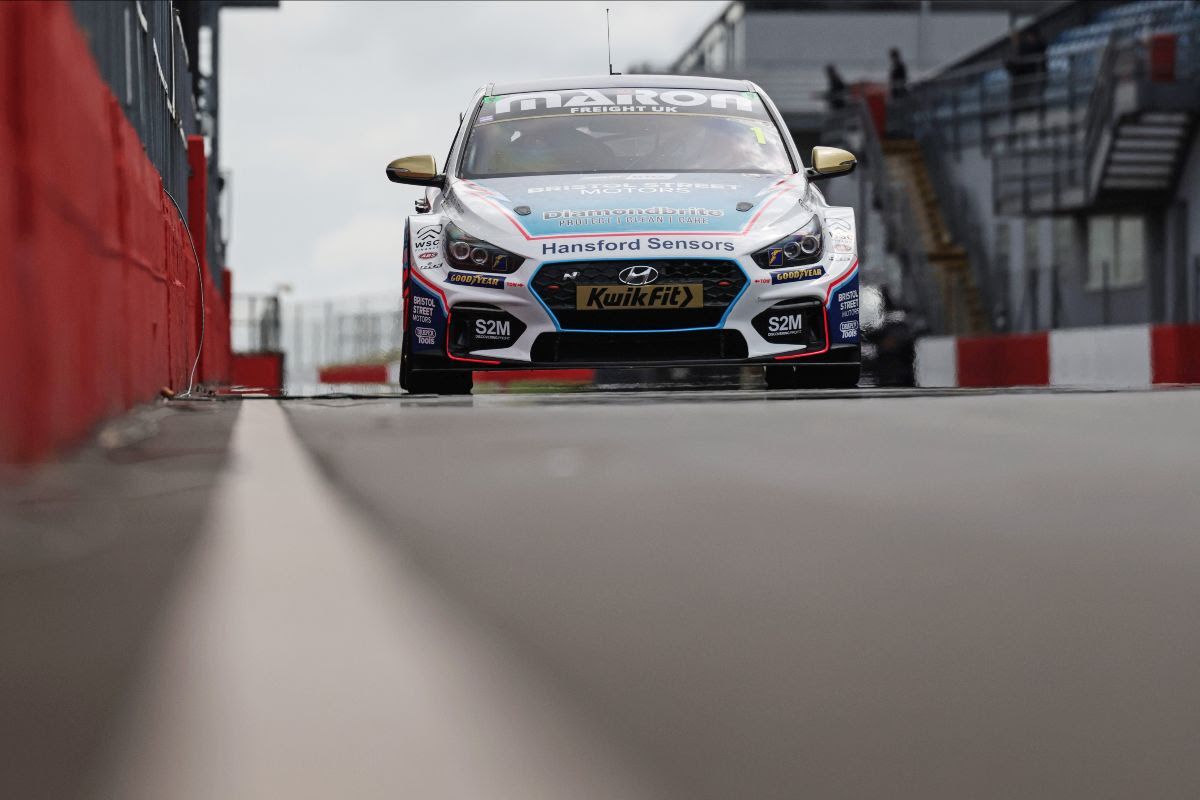 Ingram sets the pace at Donington BTCC tyre test