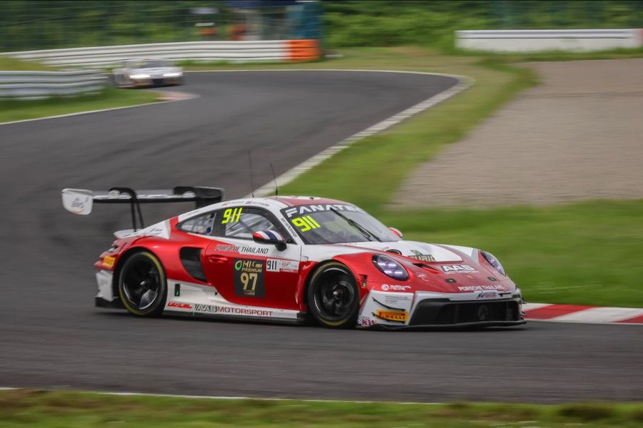 Successful GT World Challenge Asia at Suzuka for the new Porsche 911 GT3 R