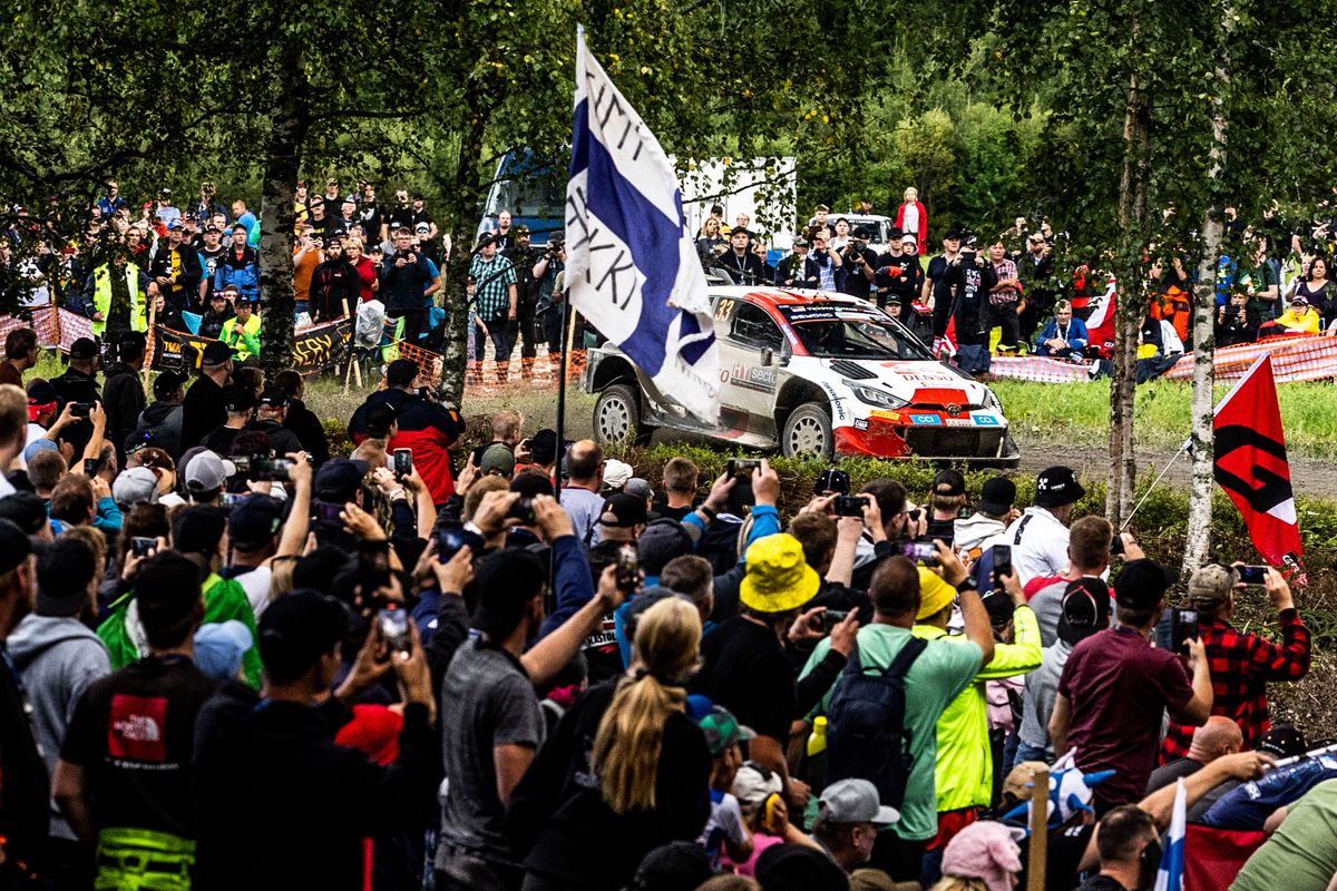 Evans leads Rally Finland after Rovanperä crashes on Friday