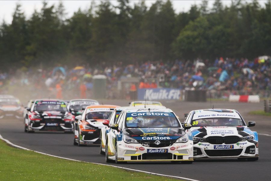 BTCC set for Knockhill showdown